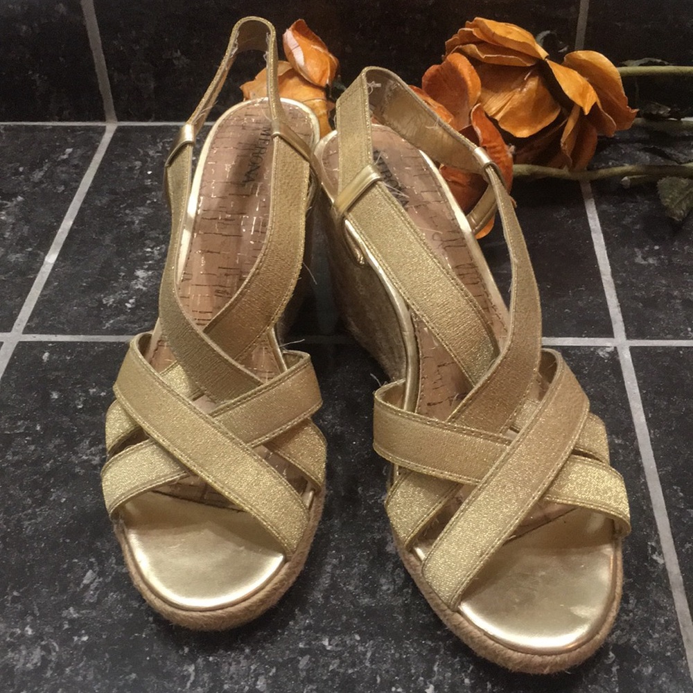 🛍👠Merona Gold Metallic Wedged Heels